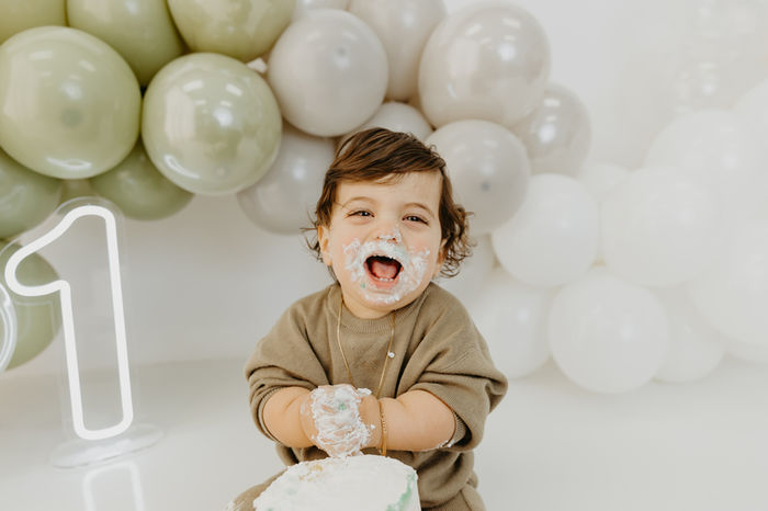 Cake smash photography session